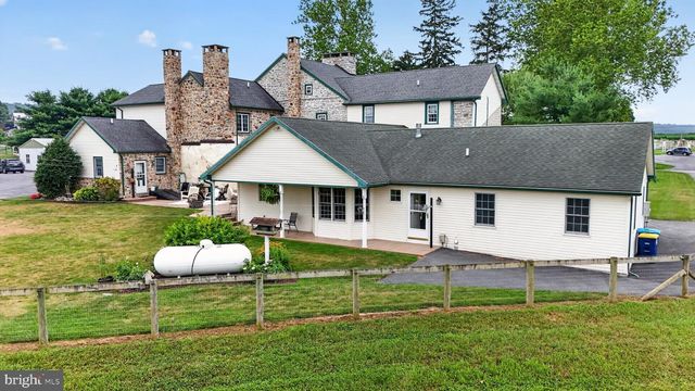 1505 W KINGS HWY, Gap, PA 17527