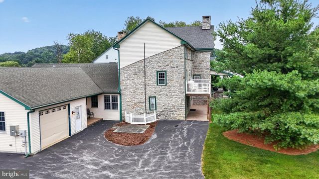 1505 W KINGS HWY, Gap, PA 17527