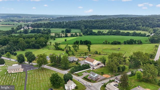 1505 W KINGS HWY, Gap, PA 17527