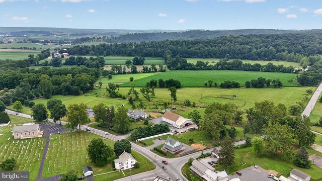 1505 W KINGS HWY, Gap, PA 17527