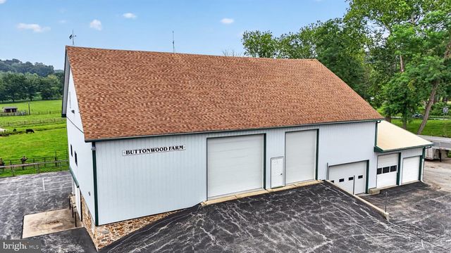 1505 W KINGS HWY, Gap, PA 17527