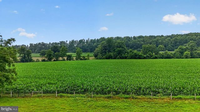 1505 W KINGS HWY, Gap, PA 17527
