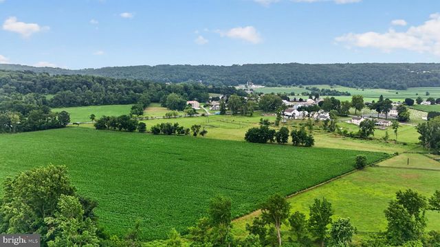 1505 W KINGS HWY, Gap, PA 17527