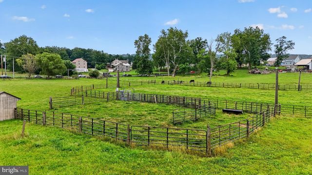 1505 W KINGS HWY, Gap, PA 17527