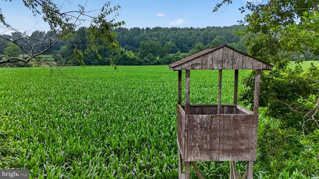 1505 W KINGS HWY, Gap, PA 17527