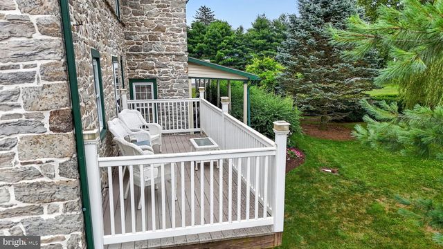 1505 W KINGS HWY, Gap, PA 17527