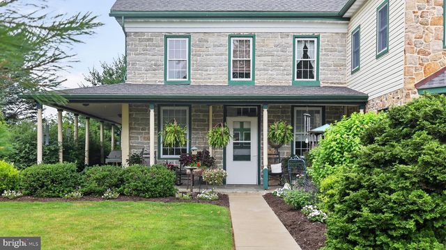 1505 W KINGS HWY, Gap, PA 17527