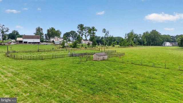 1505 W KINGS HWY, Gap, PA 17527