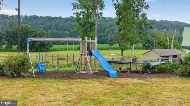 1505 W KINGS HWY, Gap, PA 17527