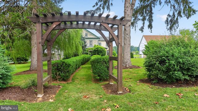 1505 W KINGS HWY, Gap, PA 17527