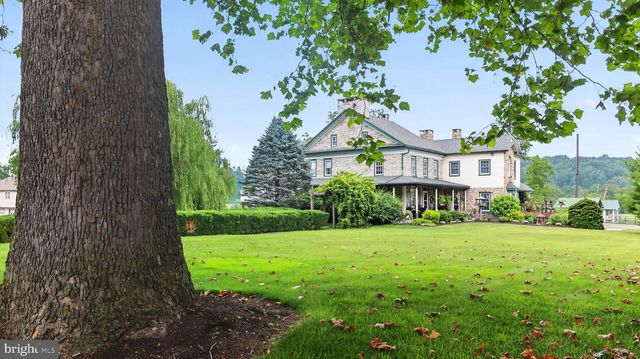 1505 W KINGS HWY, Gap, PA 17527