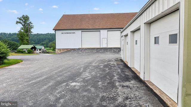 1505 W KINGS HWY, Gap, PA 17527