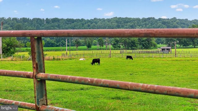 1505 W KINGS HWY, Gap, PA 17527