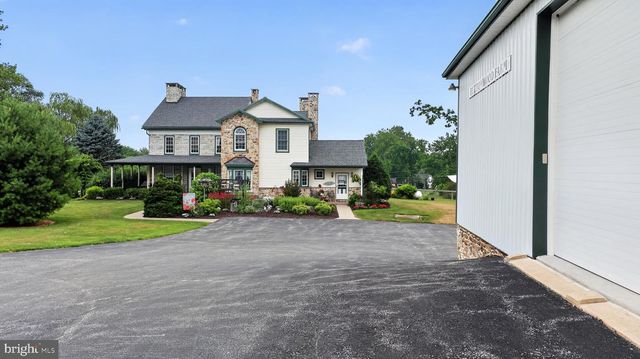 1505 W KINGS HWY, Gap, PA 17527