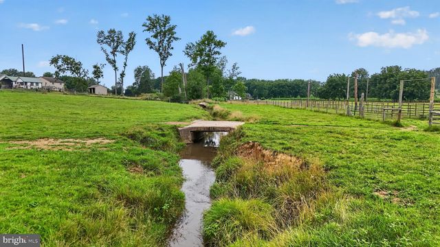 1505 W KINGS HWY, Gap, PA 17527