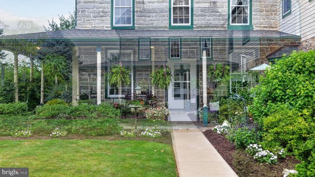 1505 W KINGS HWY, Gap, PA 17527