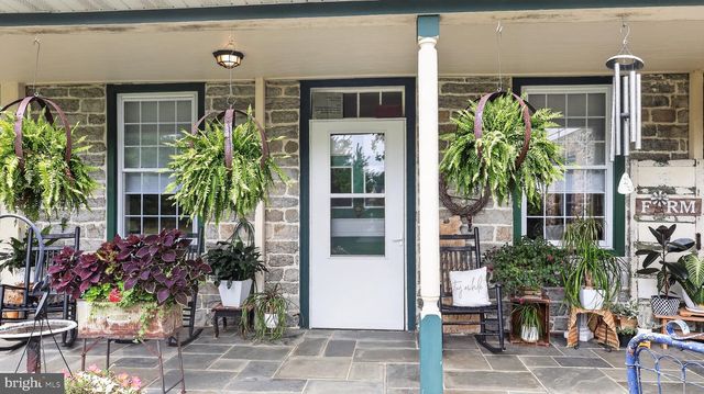1505 W KINGS HWY, Gap, PA 17527