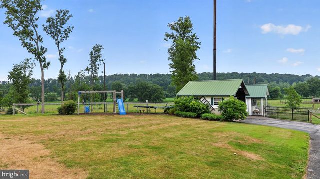 1505 W KINGS HWY, Gap, PA 17527