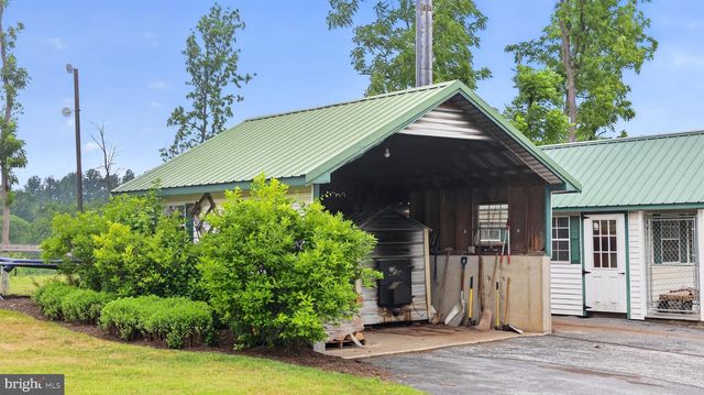 1505 W KINGS HWY, Gap, PA 17527