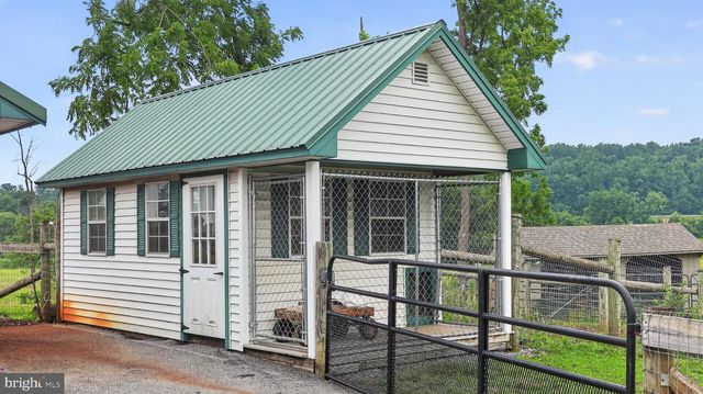 1505 W KINGS HWY, Gap, PA 17527