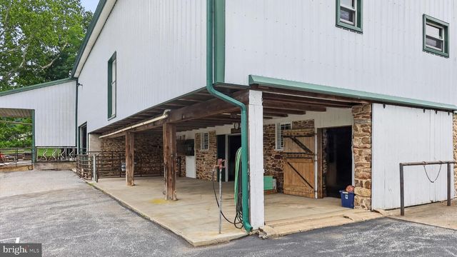 1505 W KINGS HWY, Gap, PA 17527