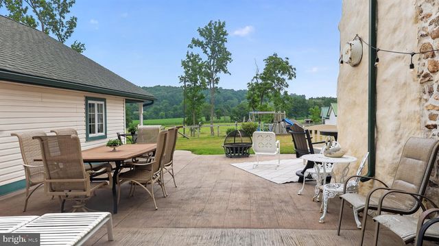 1505 W KINGS HWY, Gap, PA 17527