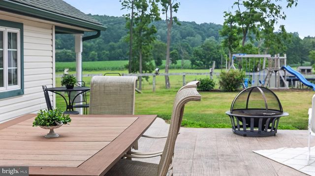 1505 W KINGS HWY, Gap, PA 17527