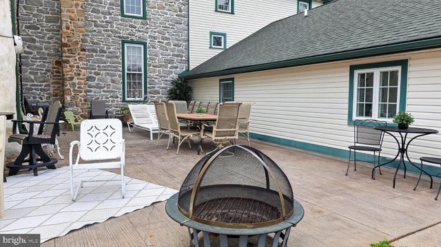 1505 W KINGS HWY, Gap, PA 17527