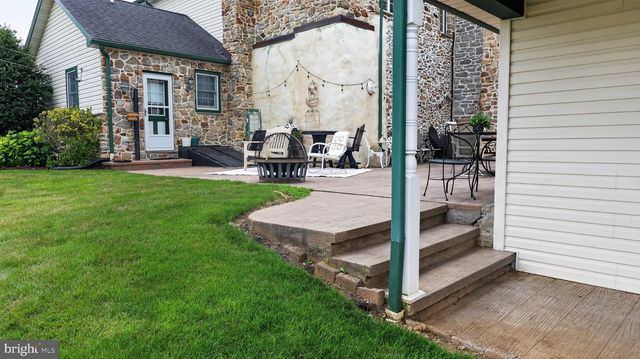 1505 W KINGS HWY, Gap, PA 17527