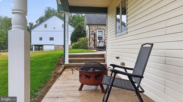 1505 W KINGS HWY, Gap, PA 17527