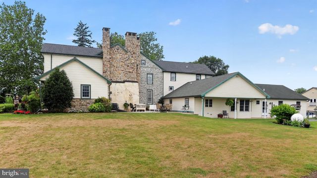 1505 W KINGS HWY, Gap, PA 17527