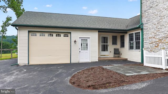 1505 W KINGS HWY, Gap, PA 17527