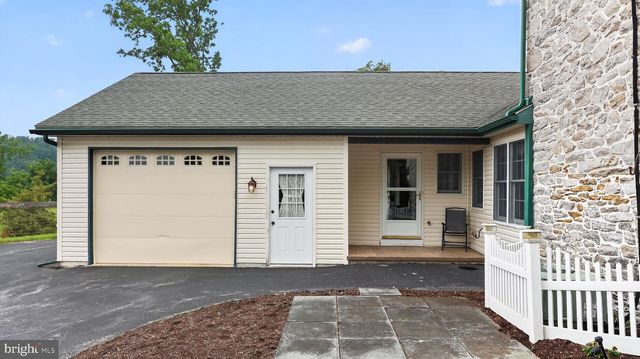 1505 W KINGS HWY, Gap, PA 17527