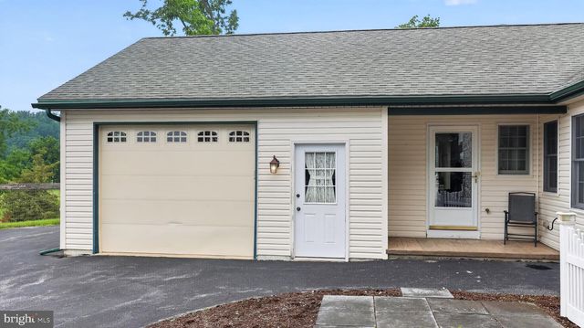 1505 W KINGS HWY, Gap, PA 17527