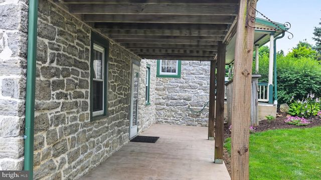 1505 W KINGS HWY, Gap, PA 17527