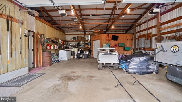1505 W KINGS HWY, Gap, PA 17527