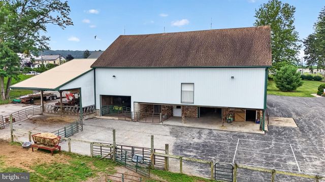 1505 W KINGS HWY, Gap, PA 17527