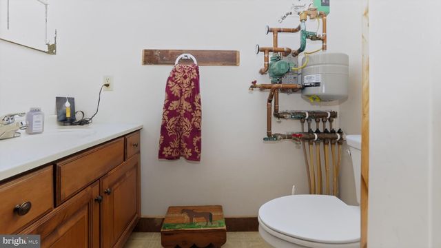 1505 W KINGS HWY, Gap, PA 17527