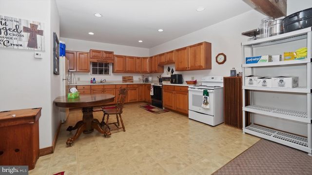 1505 W KINGS HWY, Gap, PA 17527