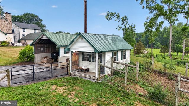 1505 W KINGS HWY, Gap, PA 17527