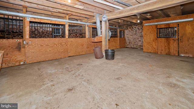 1505 W KINGS HWY, Gap, PA 17527