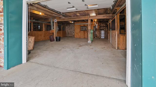1505 W KINGS HWY, Gap, PA 17527