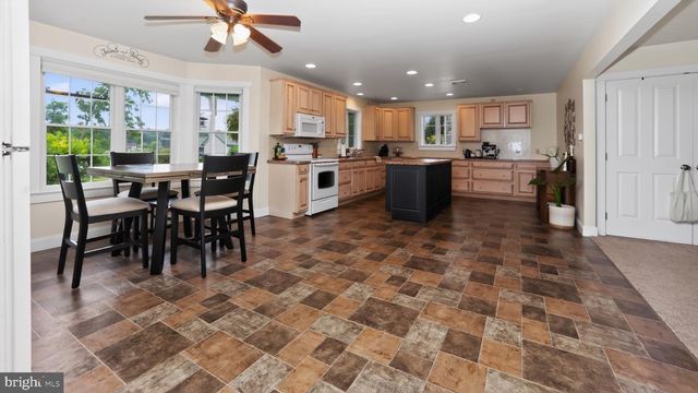 1505 W KINGS HWY, Gap, PA 17527