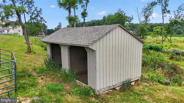 1505 W KINGS HWY, Gap, PA 17527