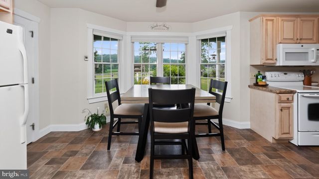 1505 W KINGS HWY, Gap, PA 17527