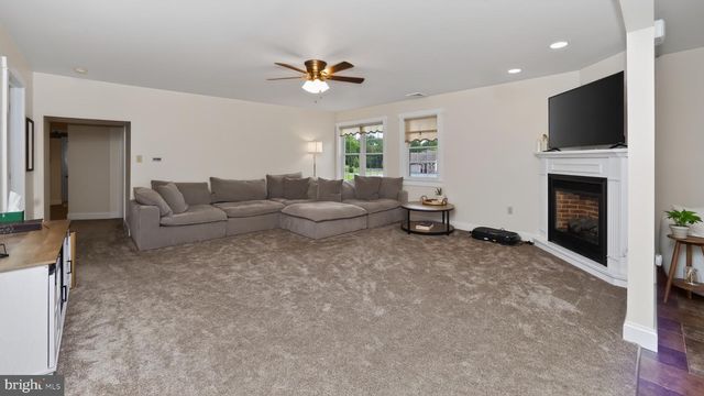 1505 W KINGS HWY, Gap, PA 17527