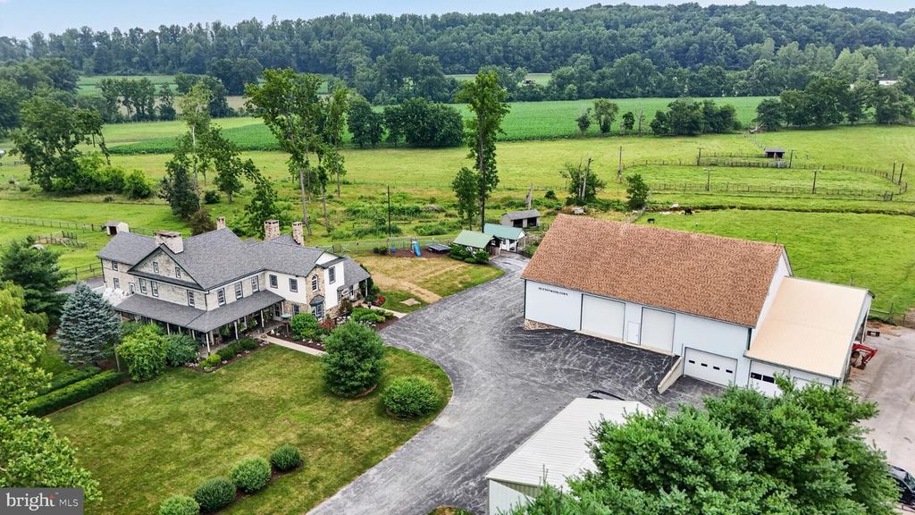1505 W KINGS HWY, Gap, PA 17527