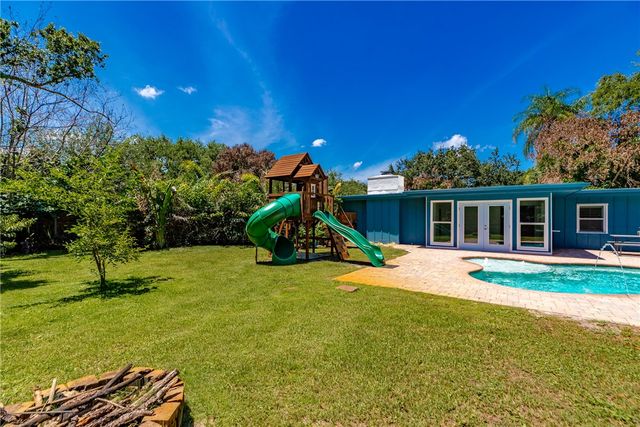 2002 Cordova Avenue, Vero Beach, FL 32960