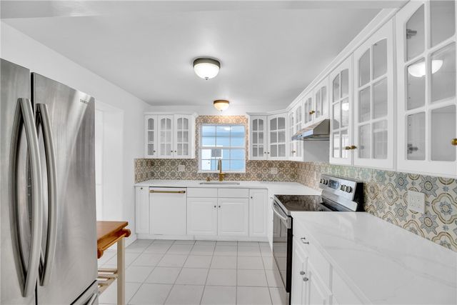 2002 Cordova Avenue, Vero Beach, FL 32960