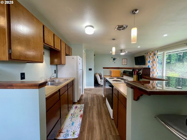 54825 ROBINSON Rd, Coquille, OR 97423